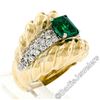 Image 6 : Vintage 18kt Gold 2.29 ctw GIA Certified Colombian Emerald and Diamond Cocktail