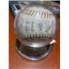 Image 2 : Signed Mariners Cased baseball