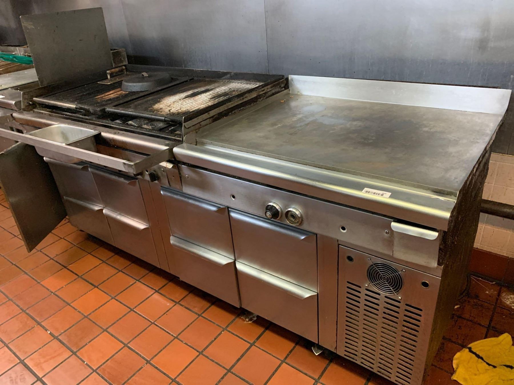 Quest commercial 48 inch char broiler & 48 inch gas griddle combo unit
