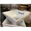 Image 2 : Lot of 20 square restaurant bowls