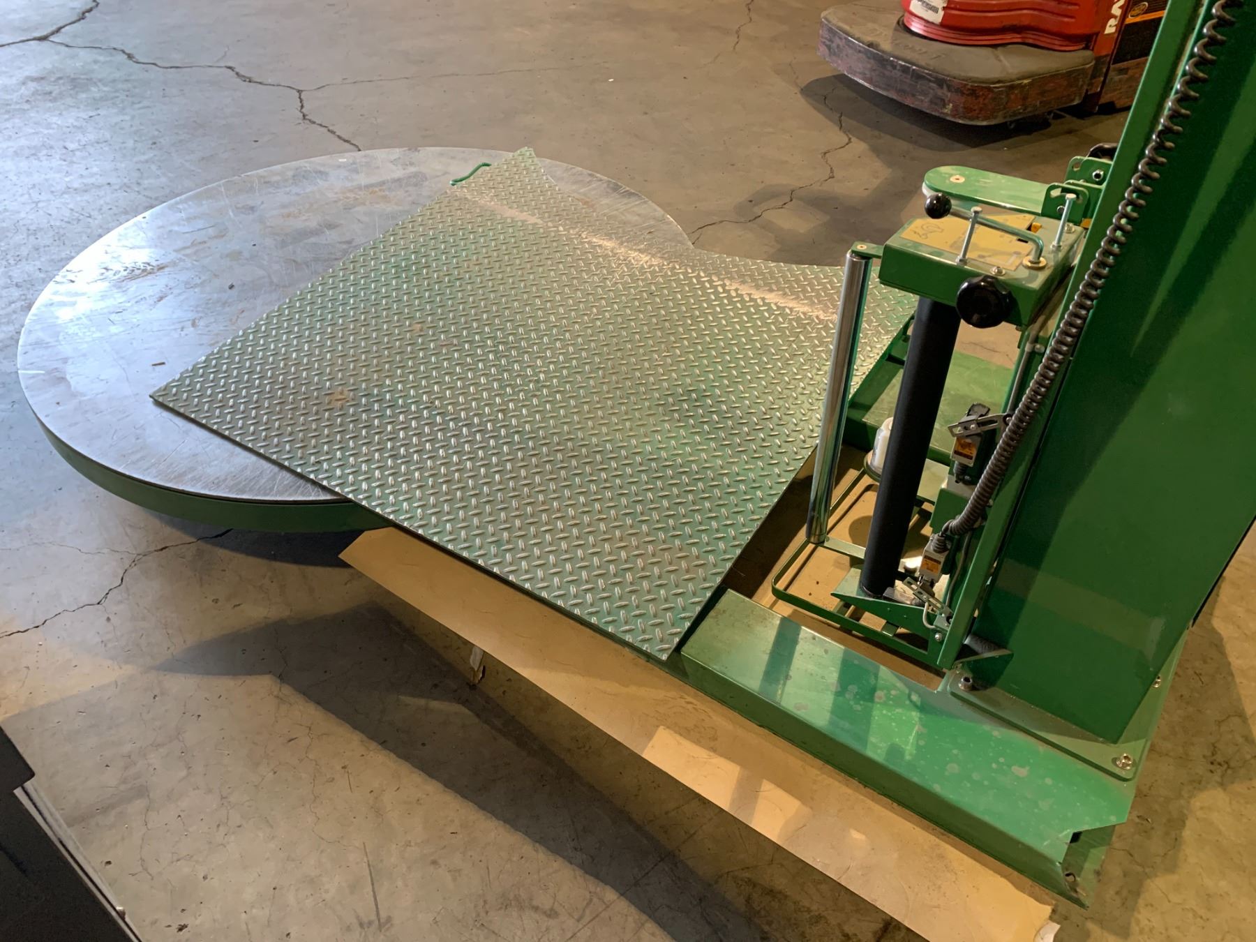 GREEN PREDATOR SS SIMPLIFIED STRETCH INDUSTRIAL PALLET WRAPPER WITH RAMP