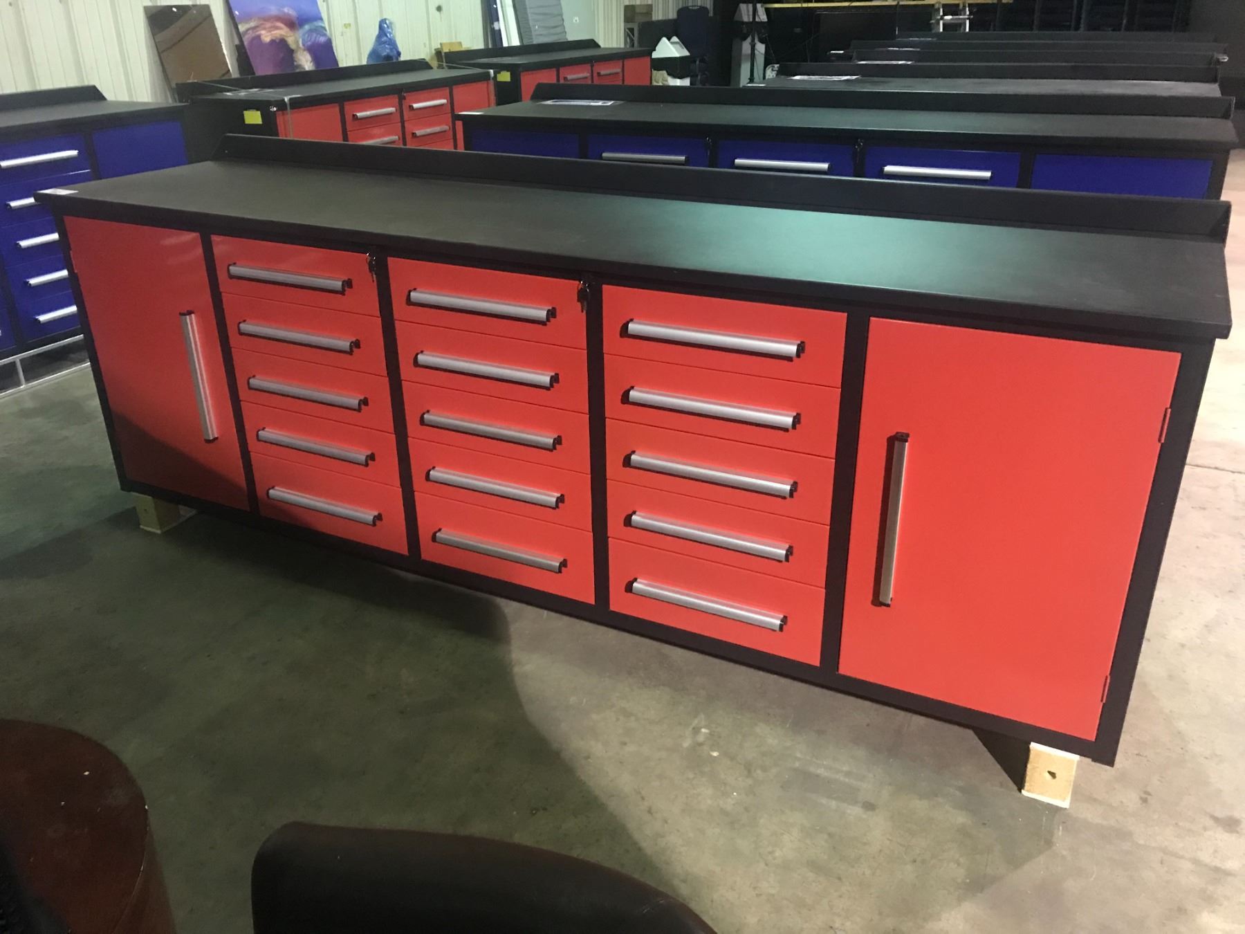 RED STEELMAN 10FT WORK BENCH WITH 15 DRAWERS, 2 CABINETS WITH LOCK AND ...