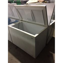 48 L X 27  X  35  WHITE CHEST FREEZER