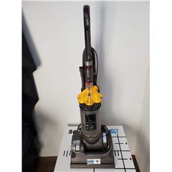 Dyson D33 Upright Vacuum Cleaner *Works, but has low suction*