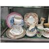 Image 2 : Shelf Lot of China, Glass & Collectibles