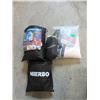 Image 1 : 3 Portable Projection Screens & 1 Pillow