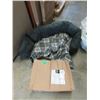 Image 1 : Twin XL Comforter & Pet Bed