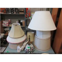 Lamp & 11 Assorted Lamp Shades