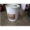 Image 1 : PAIL OF OIL CEDAR TREATMENT WITH SUNSCREEN