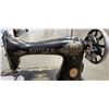 Image 2 : SINGER SEWING MACHINE - VINTAGE