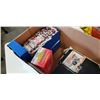 Image 2 : Box of 90s hockey cards