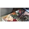 Image 3 : HAT BOXES, DECORATIVE GRASS AND FAKE FLOWERS