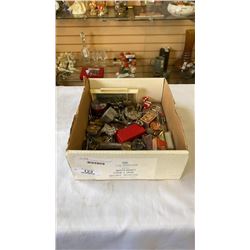 TRAY OF BELT BUCKLES, COLLECTABLES