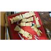 Image 10 : EASTERN CHESS SET WITH WOOD PIECES IN FOLDING WOOD BOX