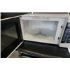 Image 3 : MICROWAVE AND 2 STACKING CHAIRS