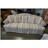 Image 3 : UPHOLSTERED SOFA AND LOVESEAT