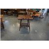 Image 1 : ANTIQUE PARLOUR TABLE