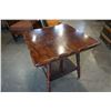 Image 5 : ANTIQUE PARLOUR TABLE