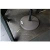 Image 2 : GREEN PATIO UMBRELLA AND CONCRETE BASE