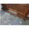Image 2 : ANTIQUE OAK ARTS AND CRAFTS WALL MOUNT HALL STAND W/ ORIGINAL BEVELED MIRROR - GREAT CONDITION