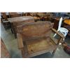 Image 8 : ANTIQUE OAK ARTS AND CRAFTS HALL BENCH W/ STORAGE