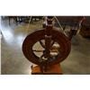 Image 8 : ANTIQUE REFINISHED SPINNING WHEEL