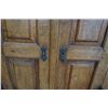 Image 8 : ANTIQUE OAK 2 DOOR CABINET, IMMACULATE CONDITIONER, PANELED DOORS, SOLID BRASS HARDWARE W/ KEY