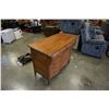 Image 2 : GORGEOUS SERPENTINE FRONT ANTIQUE OAK 4 DRAWER DRESSER