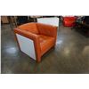 Image 2 : OVERSIZE ORANGE AND WHITE LEATHER ARMCHAIR