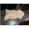 Image 1 : SHEEPSKIN RUG