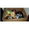 Image 2 : Box of collectible star wars cups and two speakers