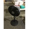 Image 1 : Comfort Mate Oscillating Pedestal Fan
