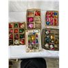 Image 2 : A Nice Vintage Lot of Christmas Decorations
