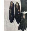 Image 2 : Vintage Round Suede Purse with Matching Shoes