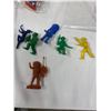 Image 2 : 5 Packages Of Cowboy, Indians, Horses, And Fence All Vintage