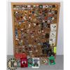 Image 1 : VINTAGE X-LARGE DISPLAY OF PINS