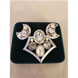 ESTATE BROOCH AND EARRING SET