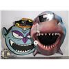 Image 1 : PAIR OF LARGE HALLOWEEN WALL DECOR