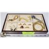 Image 1 : TRAY OF ESTATE WATCHES, RINGS & JEWELRY