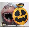 Image 1 : PAIR OF LARGE HALLOWEEN DECOR