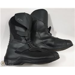 PAIR OF ALPINESTARS ROAM WATER BLACK RIDING BOOTS