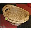 Image 1 : LOT OF 2 WICKER BASKETS