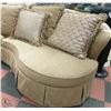 Image 2 : VELVET SECTIONAL CIRCULAR STYLE COUCH, EXTRA
