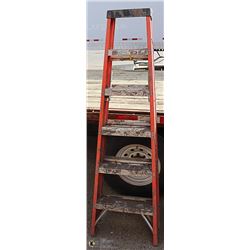 6 FOOT ORANGE FIBREGLASS LADDER