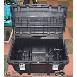 HUSKY PORTABLE STORAGE CHEST