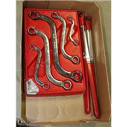 FLAT WITH SNAP-ON WRENCHES