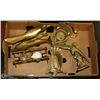 Image 1 : FLAT OF BRASS DECORATIONS INCLUDING ANIMALS &