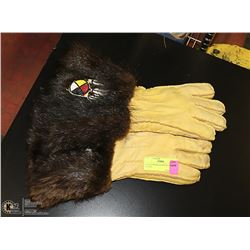 PAIR OF BEADED GAUNTLET GLOVES