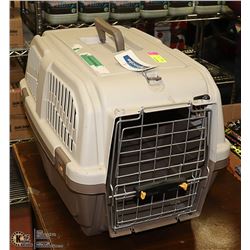 SMALL PETMATE ANIMAL CARRIER