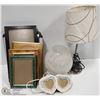 Image 1 : BOX WITH 2 LAMPS & PHOTO FRAMES